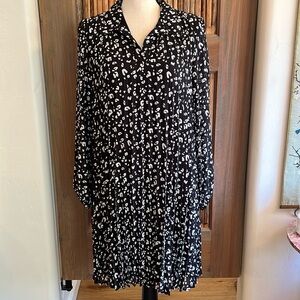 Nine West Pleated Dress, Size Medium, Black/ White, Fully Lined, Long Sleeves